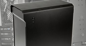 Phanteks dytter ut et snertent lite kabinett