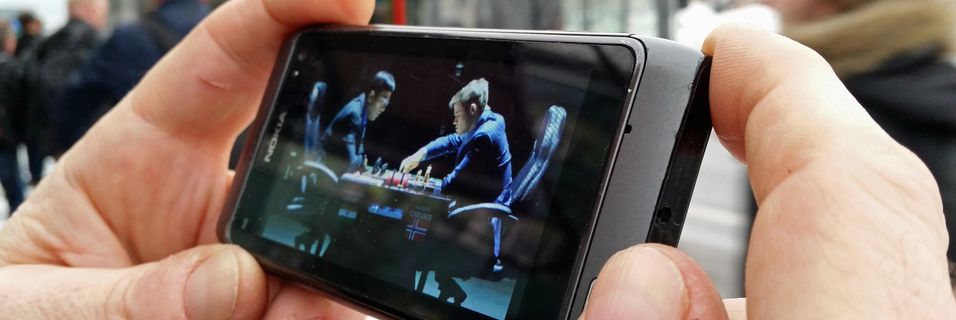 Magnus Carlsens bataljer mot Viswanathan Anand kunne følges på mobilen.