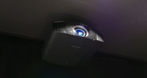 Sony VPL-VW520ES Vi fikk hakeslepp av denne projektoren