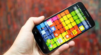 Test: Kina-mobilen UMI eMax selges ferdig «rootet»