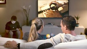 Tv-titting2.300x169.jpg