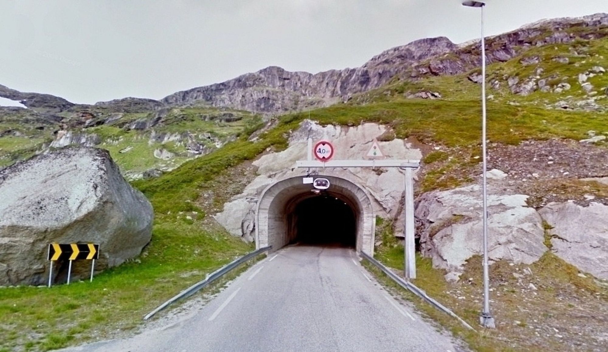 Mange vil utføre elektro- og SRO-installasjonene i Geiteryggtunnelen. Det laveste anbudet er gitt av Aventi Installation. Bildet viser østre portal. (Foto: Google)