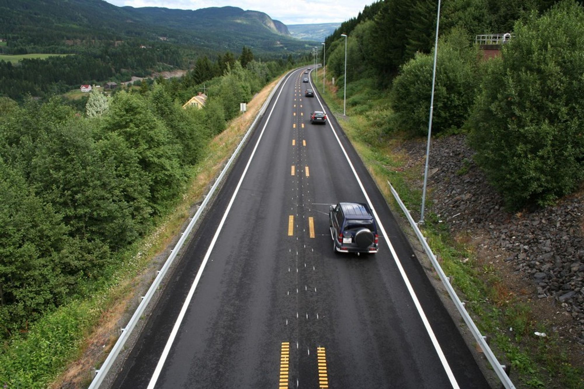 Det nye midtfeltet er i sommer tatt i bruk på E6 nord for Lillehammer som et ledd i det nasjonale nullvisjonsprosjektet.