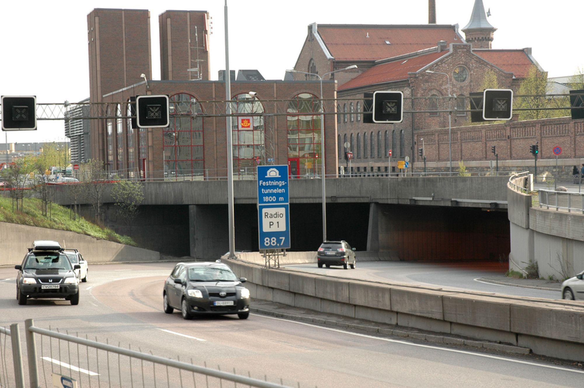 Trafikken er ikke alltid like stor gjennom Festningstunnelen. Om natten er det mulig å stenge et løp slik at entreprenørene får arbeide i fred.