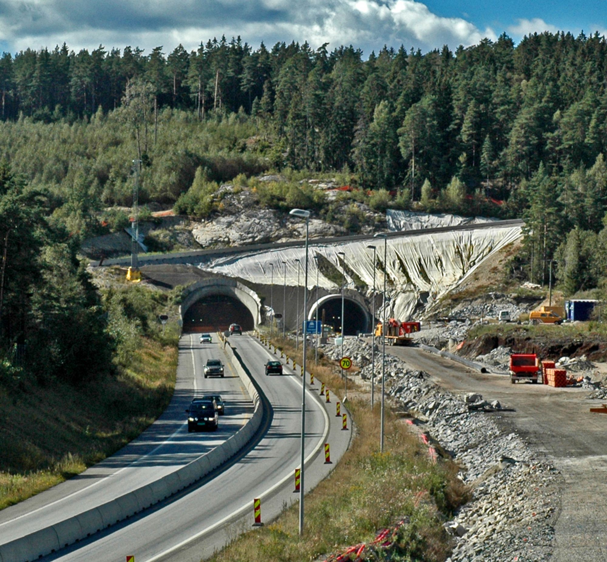 Arbeidet med nordgående løp på Eidet tunnel går mot slutten. Når det åpnes i juni skal Veidekke eller Tunnelteknikk oppgradere sørgående løp.