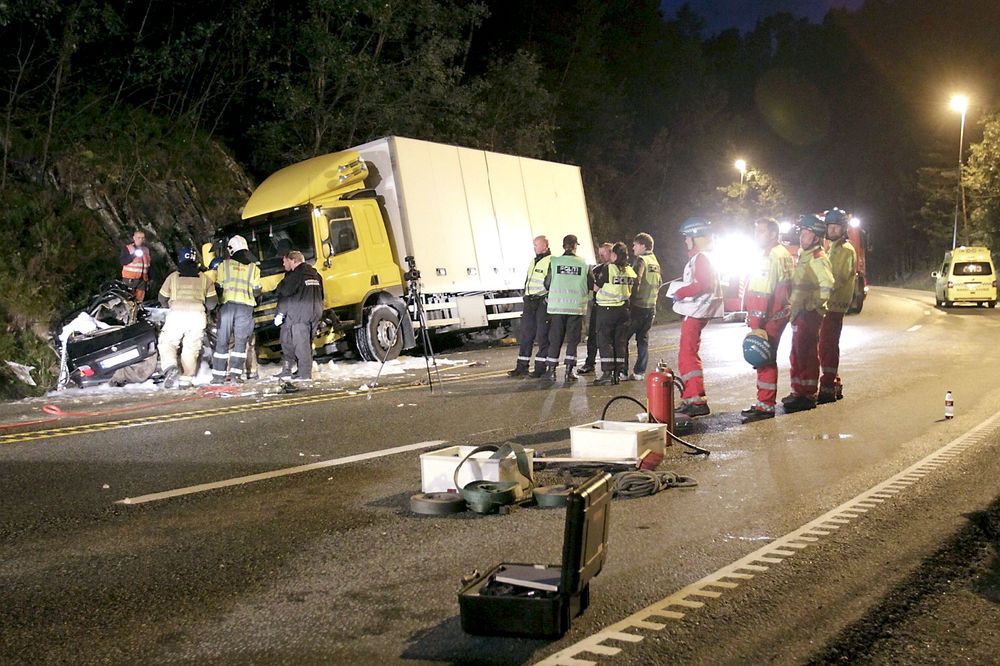 Fire personer omkom i en kollisjon mellom en lastebil og en personbil på E39 i Søgne i Vest-Agder i september 2010.