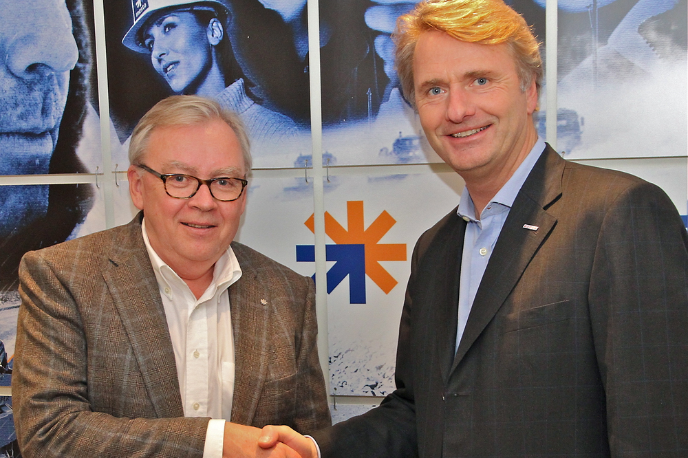  Leif L. Ludvigsen, direktør forretningsstøtte hos Mesta (t.v.), og administrerende direktør i Cramo AS, Bent Nygren, konstaterer at det blir minst to nye år med samarbeid. 