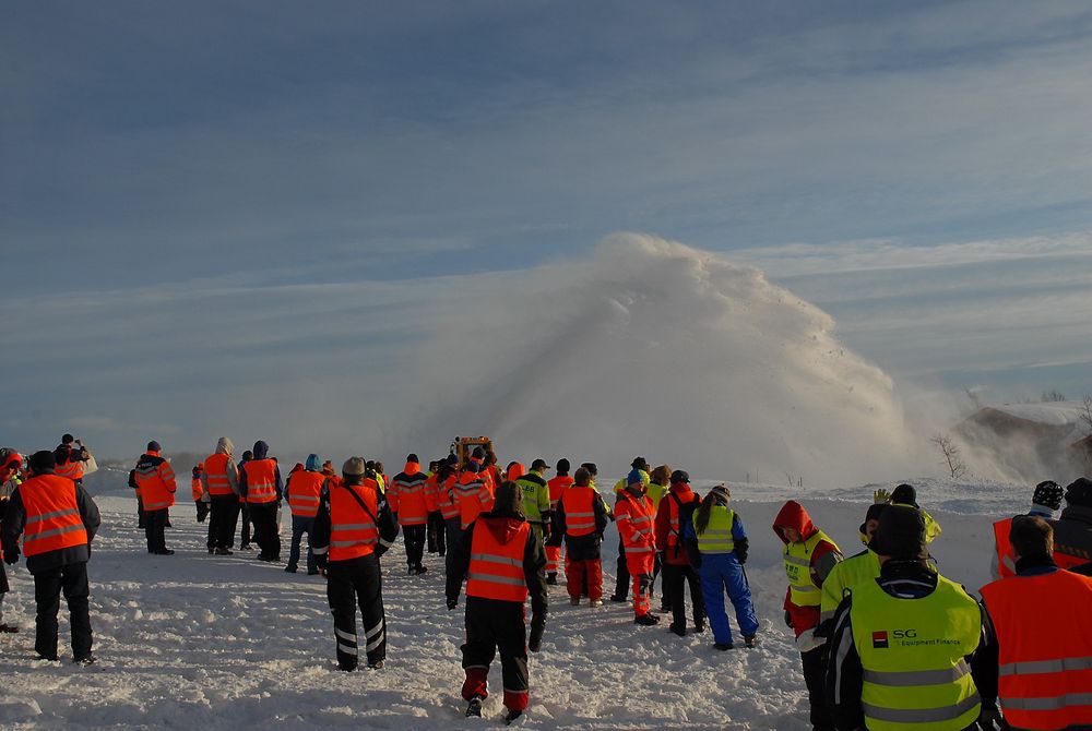 Fra Vinterdagene på Beitostølen i 2008, der snøfreserdemonstrasjonen både var realistisk og spektakulær. Foto: Jarle Skoglund