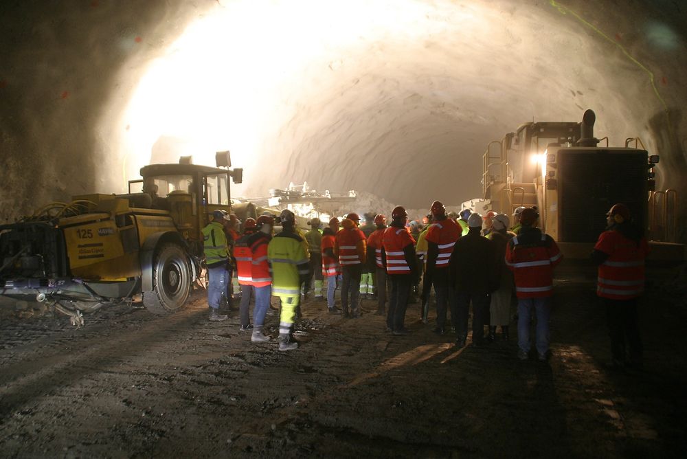 ”Vestlandets viktigste vegprosjekt” er den kalt, riksveg 7 mellom Sokna og Ørgenvika i Buskerud. Nå er tunnelen ferdigdrevet.