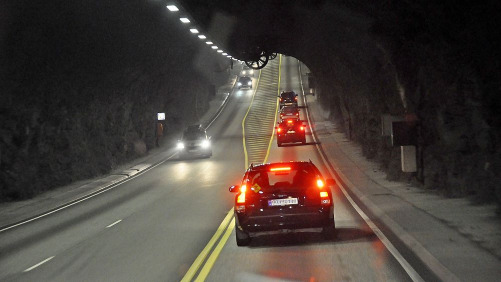 Den snart 14 år gamle Bømlafjordtunnelen må oppgraderes før den tilfredsstiller EUs krav. Anbudsfristen for sprengningsarbeidet går ut 15. desember. Bildet viser lavbrekk i tunnelen som ligger 262 meter under havet. (Foto: Anders Haakonsen)