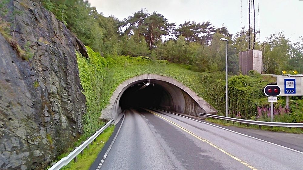 Fase 2 av oppgraderingen av den 5 875 meter lange Byfjordtunnelen er ute på anbud med frist 30. april. Oppdraget omfatter også den 4 424 meter lange Mastrafjordtunnelen. (Foto: Google)