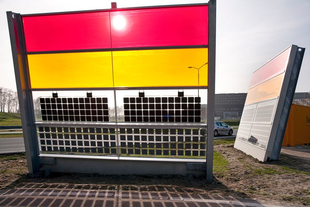 Her bruker de gjennomsiktige solceller som støyskjermer Gjennomsiktig solcelle lager strøm av usynlig lys Tu.no