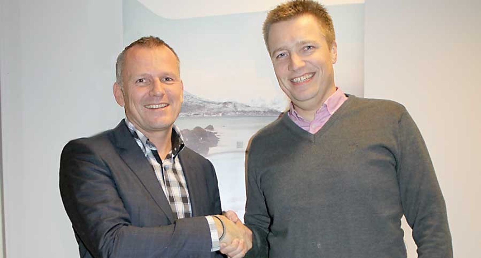 Nlogic-direktør Erlend Bonesvoll fikk kontrakten om oppgradering av elektronikken i fibernettet som daglig leder Dag-Kjetil Hansen i Bredbåndsfylket Troms leverer til sine eiere, Fylkeskommunen og 24 kommuner. .
