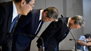 Toshiba-ledelsen bøyer hodene i skam