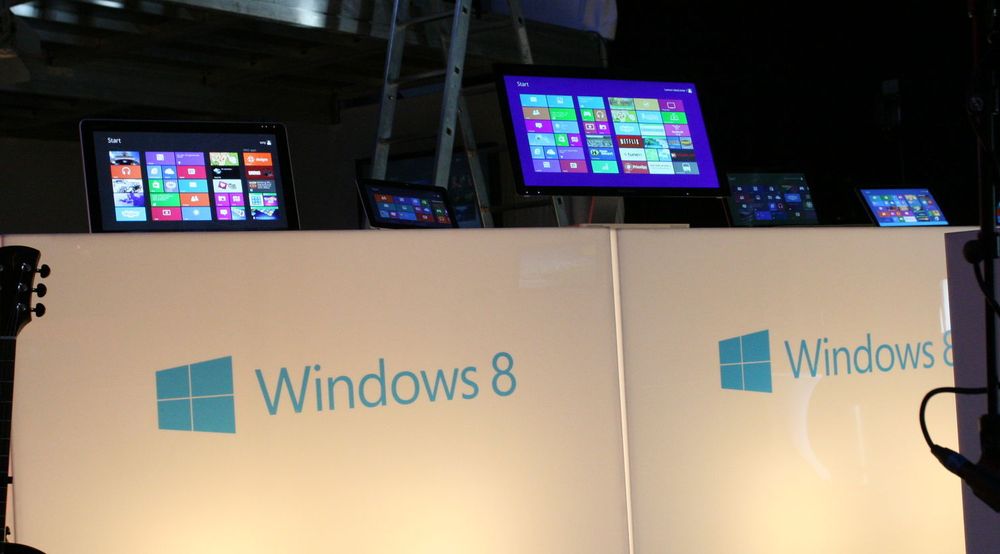 Microsoft melder om godt salg av Windows 8-lisenser i den første måneden etter lanseringen. Salget kan være helt på høyde med salget av Windows 7 i samme periode i 2009.