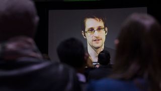 EU-parlamentet oppfordrer til å gi Snowden asyl