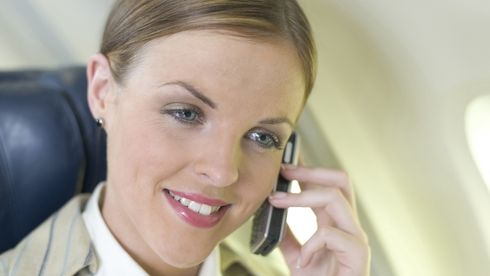 Flyselskap avgjør mobilbruk i fly