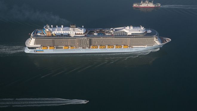 Som en norsk småby: Ett av verdens største cruiseskip er satt i trafikk