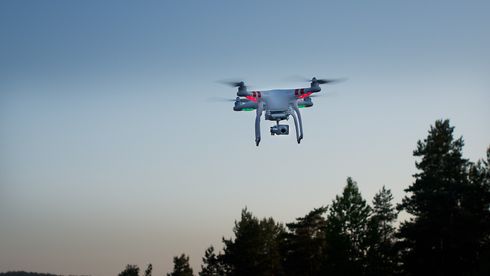 Amazon vil levere post med droner - kan bli stoppet av nytt regelverk
