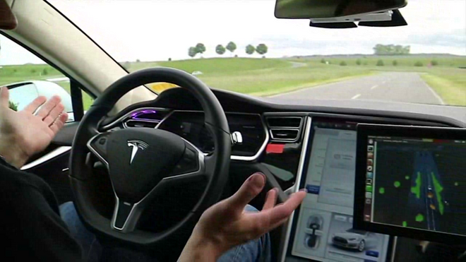 Bli med inn i denne helt unike Tesla-en