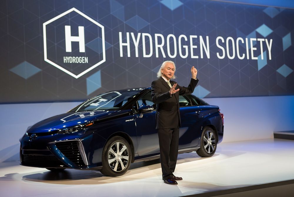 Michio Kaku, som er doktor i teoretisk fysikk og såkalt futurist, diskuterer hydrogen på Toyotas pressekonferanse på CES i Las Vegas. 