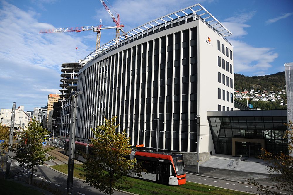 400 ansatte i Statens vegvesens sitt «gamle» hovedkontor fra Fyllingsdalen, og inn i nye kontorlokaler i Nygårdsgaten 112 i Bergen sentrum. 