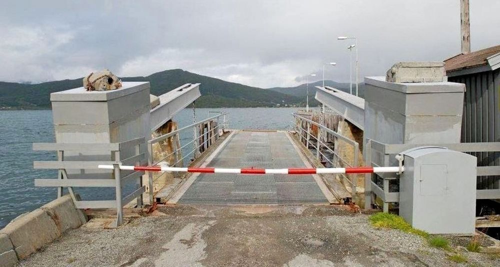 Dette er fergekaia på Nyvoll. Den blir snart revet og erstattet av en ny, hvis kommunestyret i Alta vedtar en reguleringsplan i november. (Foto: Statens vegvesen)