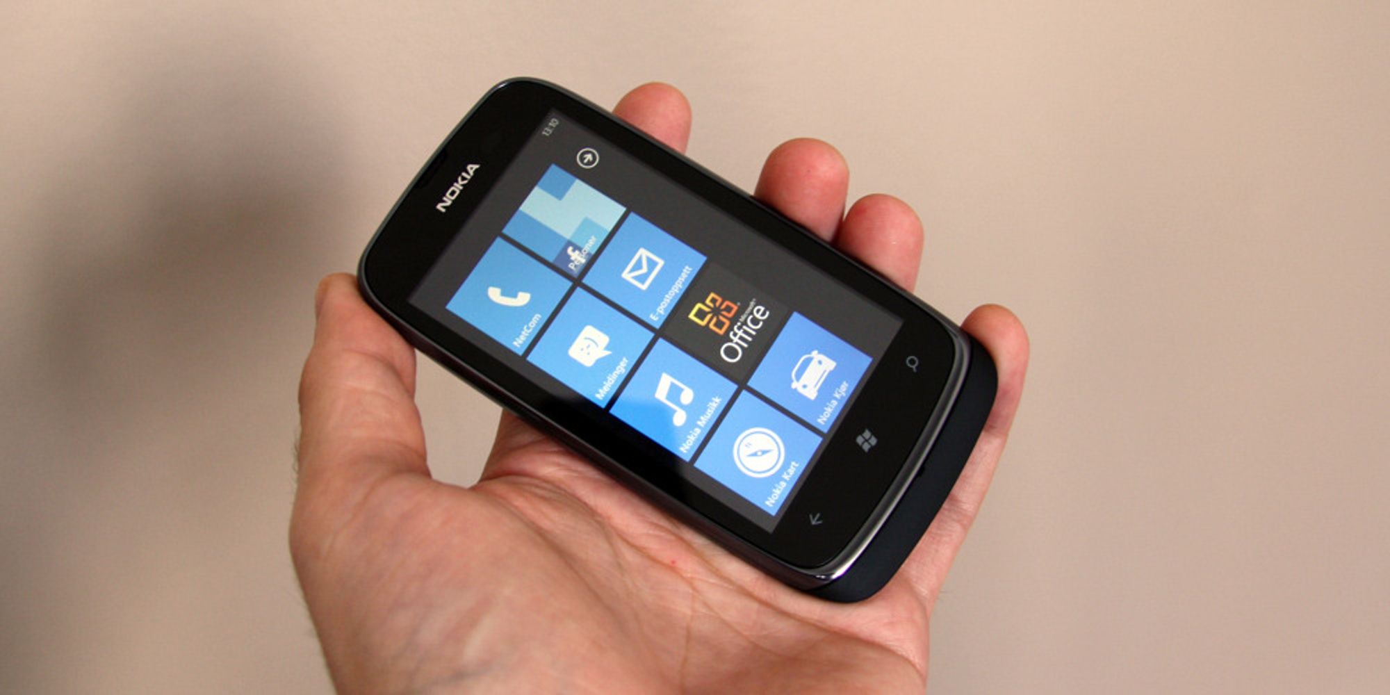 Unboxing: Nokia Lumia 610