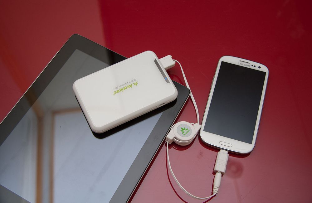 TEST: Ekstra strøm til mobil og nettbrett Tu.no Denne lar deg lade mobilen to ganger Tu.no