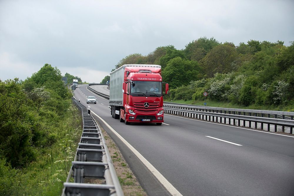 Mens EU-kommisjonen vil fjerne kabotasjereglene for å unngå tomkjøring av lastebiler, mener NLF dagens kabotasjeregler er selve årsaken til tomkjørte biler. 