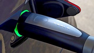 Billig-Tesla får 320 km rekkevidde
