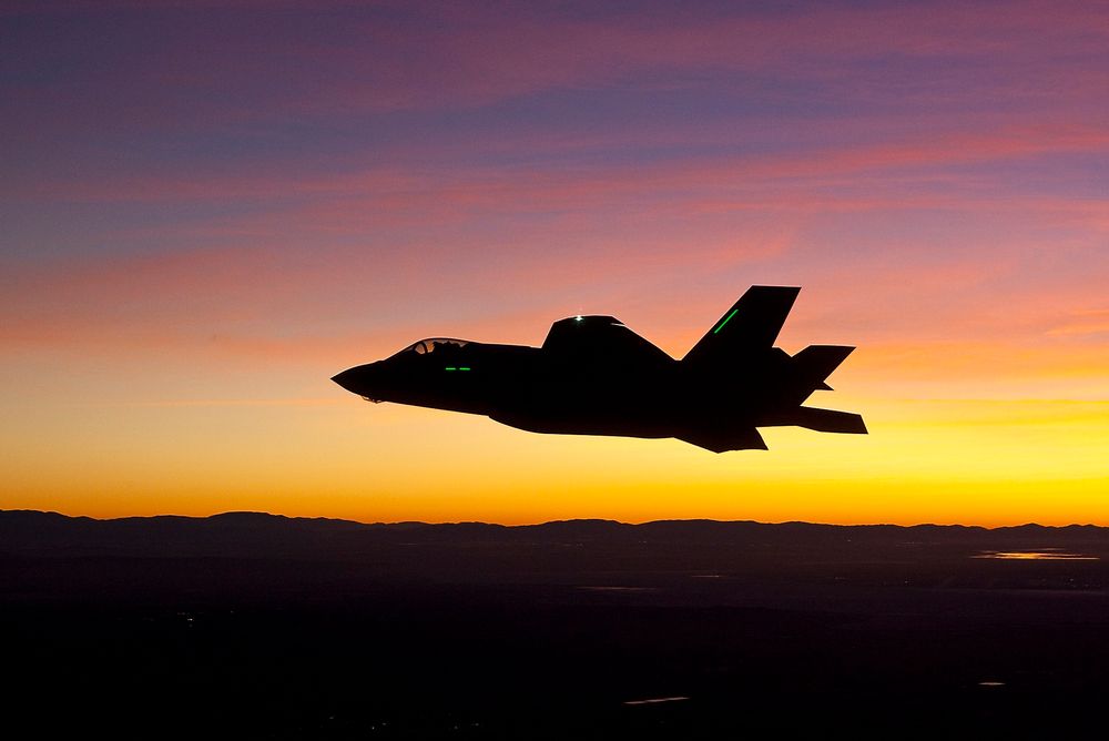 Lite norsk: F-35A gjør stadig framskritt i testprogrammet, her fra den første nattflygingen i januar, men den norske industrideltakelsen i F-35-programmet er ikke blitt særlig større de siste årene. Foto: Lockheed Martin   