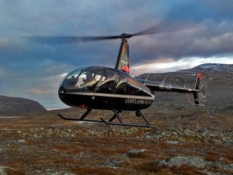 Et tilsvarende Robinson R44 fra Jämtlands Flyg som havarerte ved Mosjøen for fem år siden.
