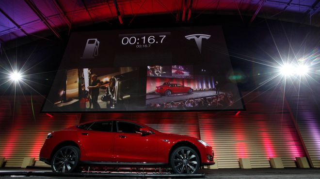 Nå åpner Teslas første batteribytte-stasjon