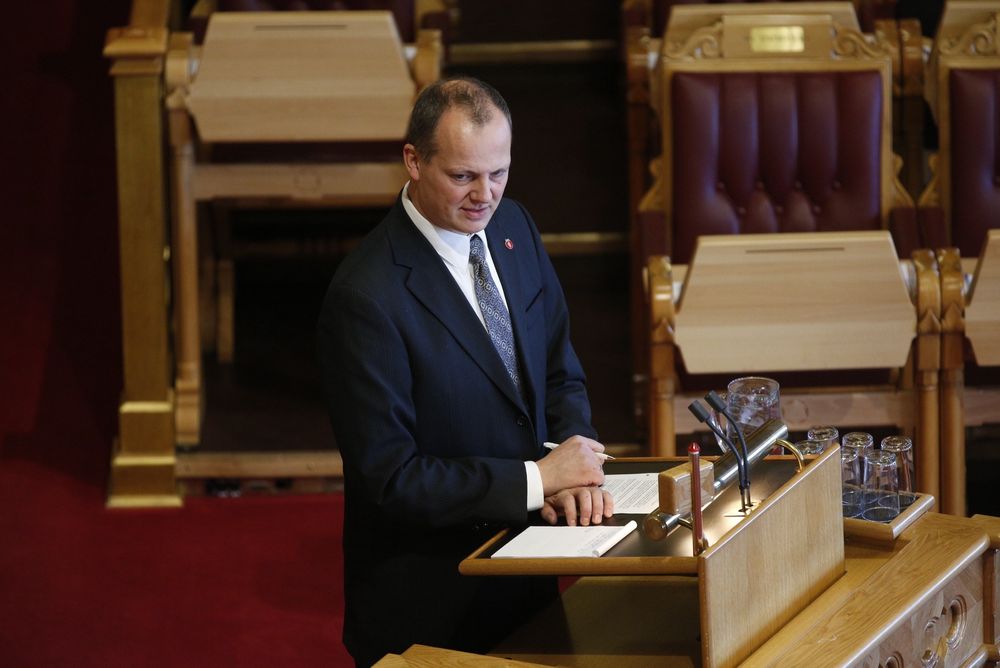 Samferdselsminister Ketil Solvik-Olsen (FrP) under den muntlige spørretimen i Stortinget onsdag 