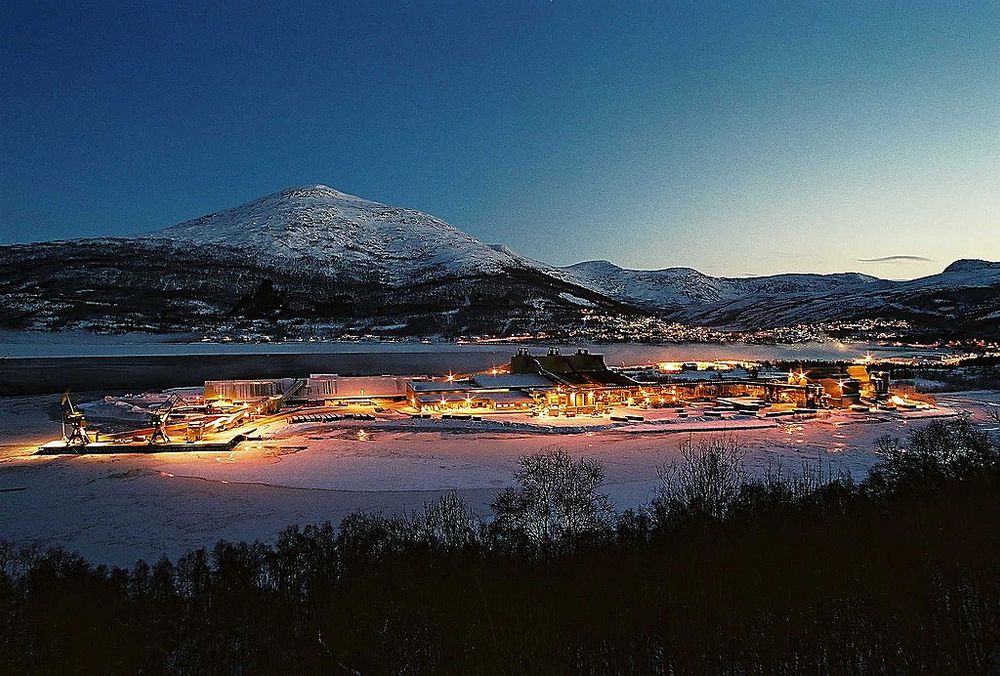 Risikerer bøter: I en rapport fra bedriften Novatek står det at smelteverket til Elkem i Sørfold kommune i Nordland har deponert 319 503 kubikkmeter masse i deponiet sitt. Det er 219 503 kubikkmeter mer enn tillatt.  