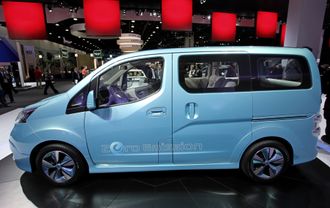 Symbio leverer en variant av Nissans sjuseter E-NV200 Evalia med brenselcelle-rekkeviddeforlenger til flåteoperatører fra neste år. Bildet viser Nissans E-NV200-prototype.