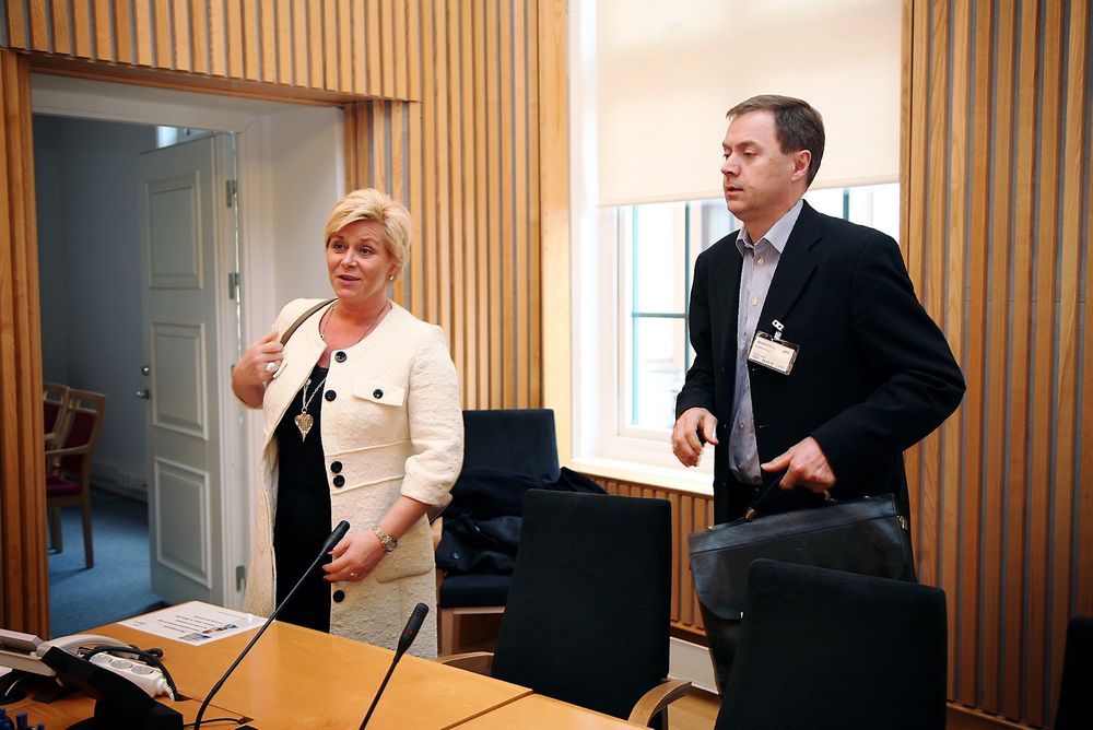 Seminar om realfagskrisen, Stortinget. Arrangør: FrP. Til venstre Knut Sunde, næringspolitisk direktør i Norsk Industri. Til høyre FrP-leder Siv Jensen. 