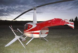 Etter den vellykkede nødlandingen kappet hovedrotoren av halebommen på R44-helikopteret i Hedmark for snart ti år siden.