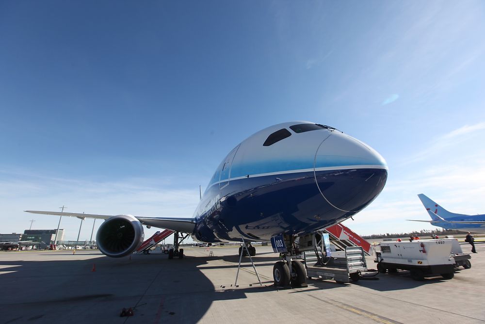 Boeing har begynt å skifte ut batteriene på eksisterende Dreamliner-fly. 