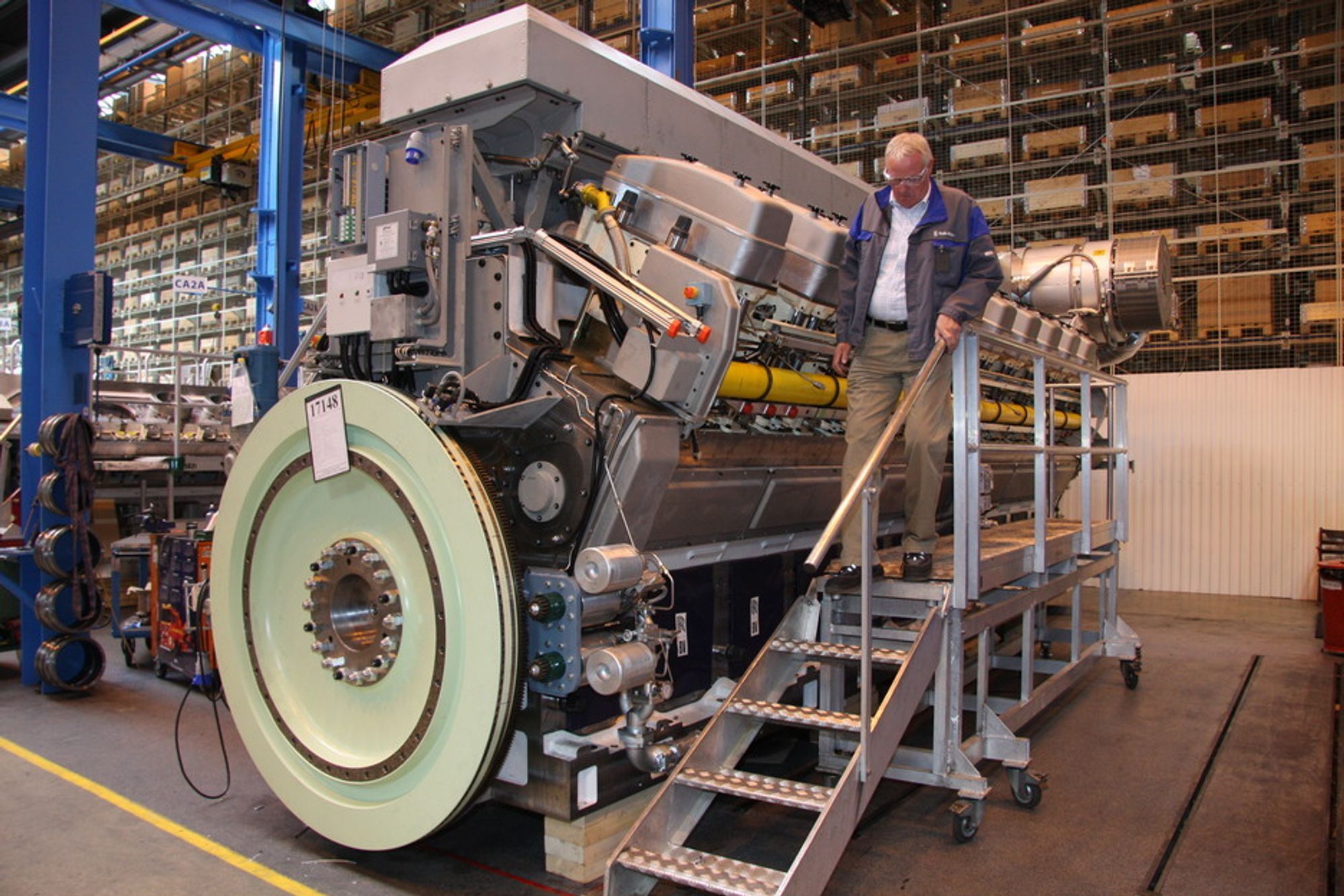 Fire-takter:  Rolls-Royce i Bergen produserer LNG-motorer som går kun på gass, mens DF-motorrne må ha noe diesel for å antenne gassen. 