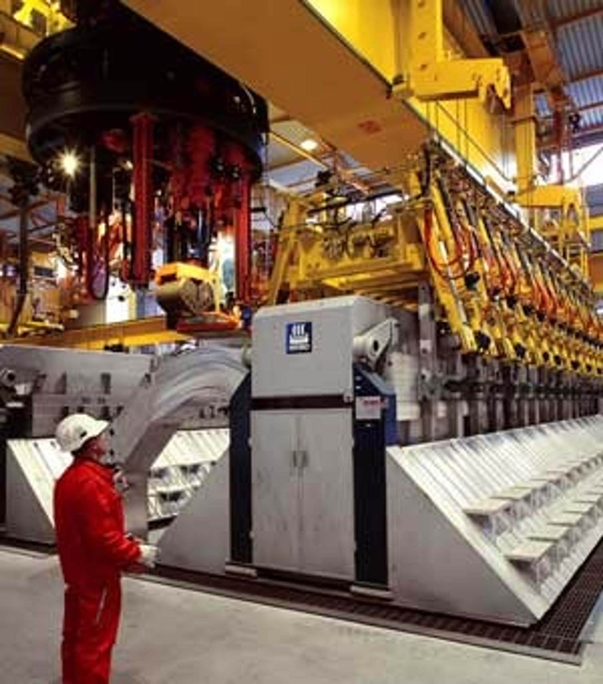 Norsk Hydro, Sunndlasøra Aluminiumsverk. Nye hall og elektrolyseanlegg 2002