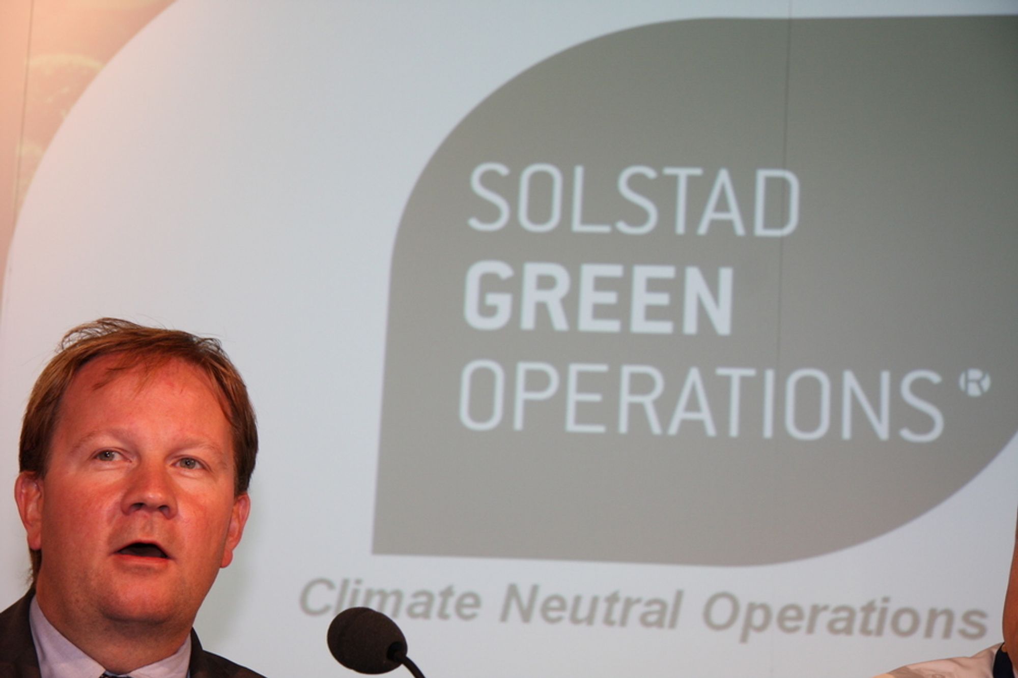 LETTJENTE PENGER: Lars Peder Solstad ser ingen grunn til at ikke kundene vil være med på grønn drift av skip. Det er de som betaler drivstoff og avgifter. Med 15-20 prosent redusert forbruk, er besparelsene store.