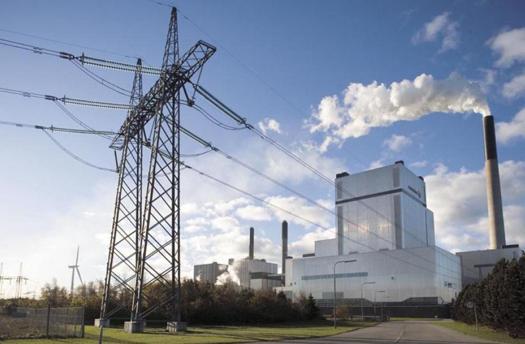 KULLKRAFT: Nordjyllandsværket fortsetter å slippe ut like mye CO2. Det ble for dyrt for Vattenfall å fjerne og lagre CO2-en.