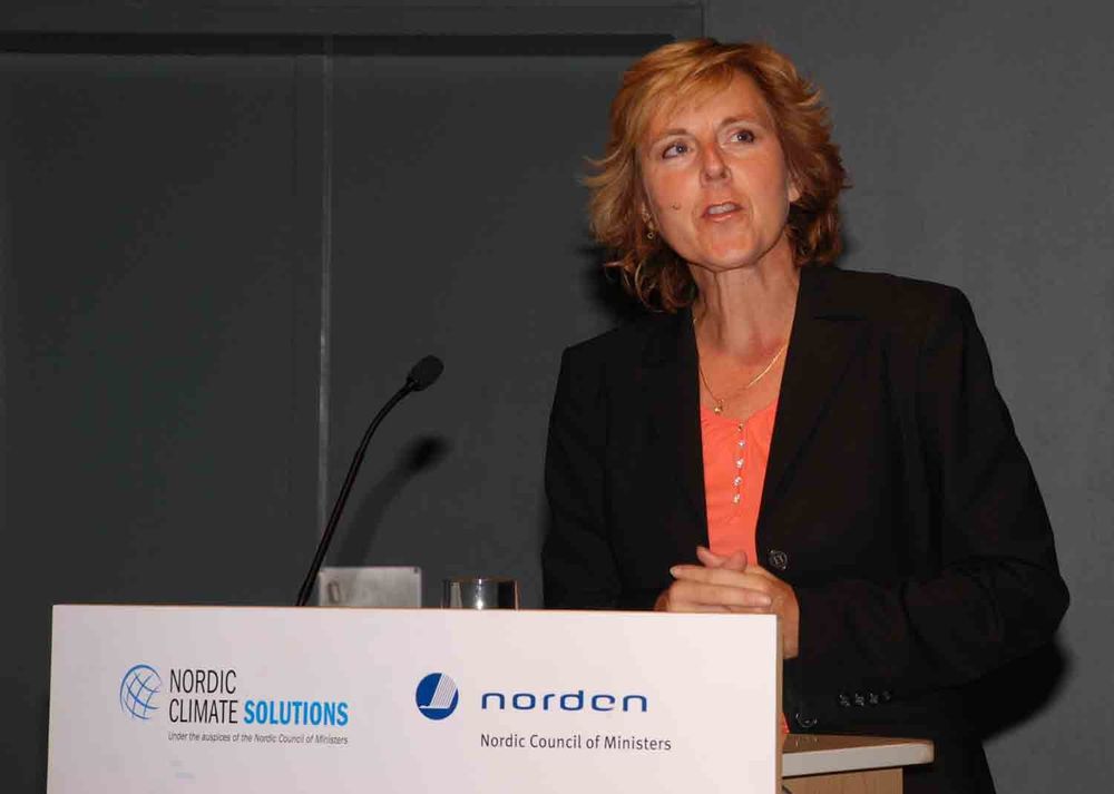 - Alt kommer ikke til den som venter. Vil Norden være med på dette, må vi satse nå, sier danskenes klima- og energiminister Connie Hedegaard. En mengde land posisjonerer seg innen fornybar energi, og Norden bør følge med, mener hun.