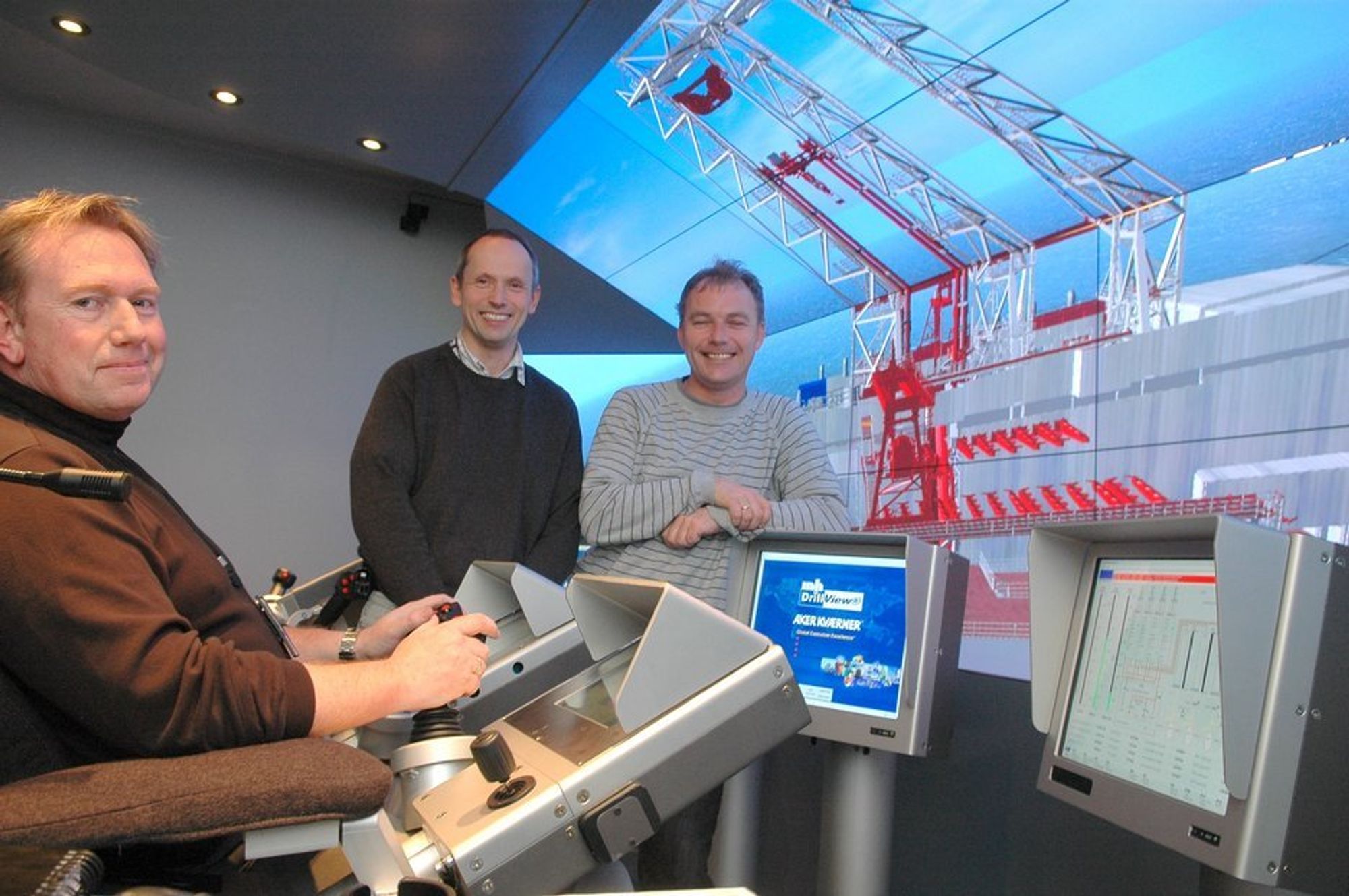 1. GENERASJON: Den første av de nye simulatorene ble installert i Kristiansand. Simulatoren i Houston er langt mer avansert med blant annet et kuleformet lærret som strekker seg over hele 240 grader.
