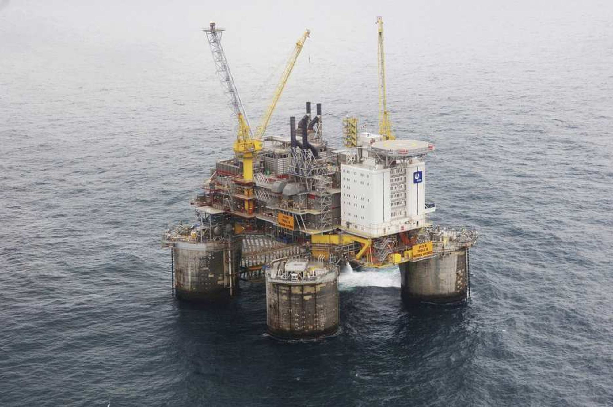 TrollB: En av mange plattformer som berøres når StatoilHydro vil kutte bemanningen offshore.