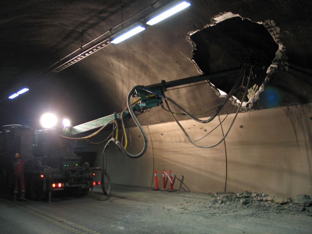 SIKRING: Nesten 14.000 m3 sprøytebetong ble brukt for å sikre Oslofjordtunnelen.