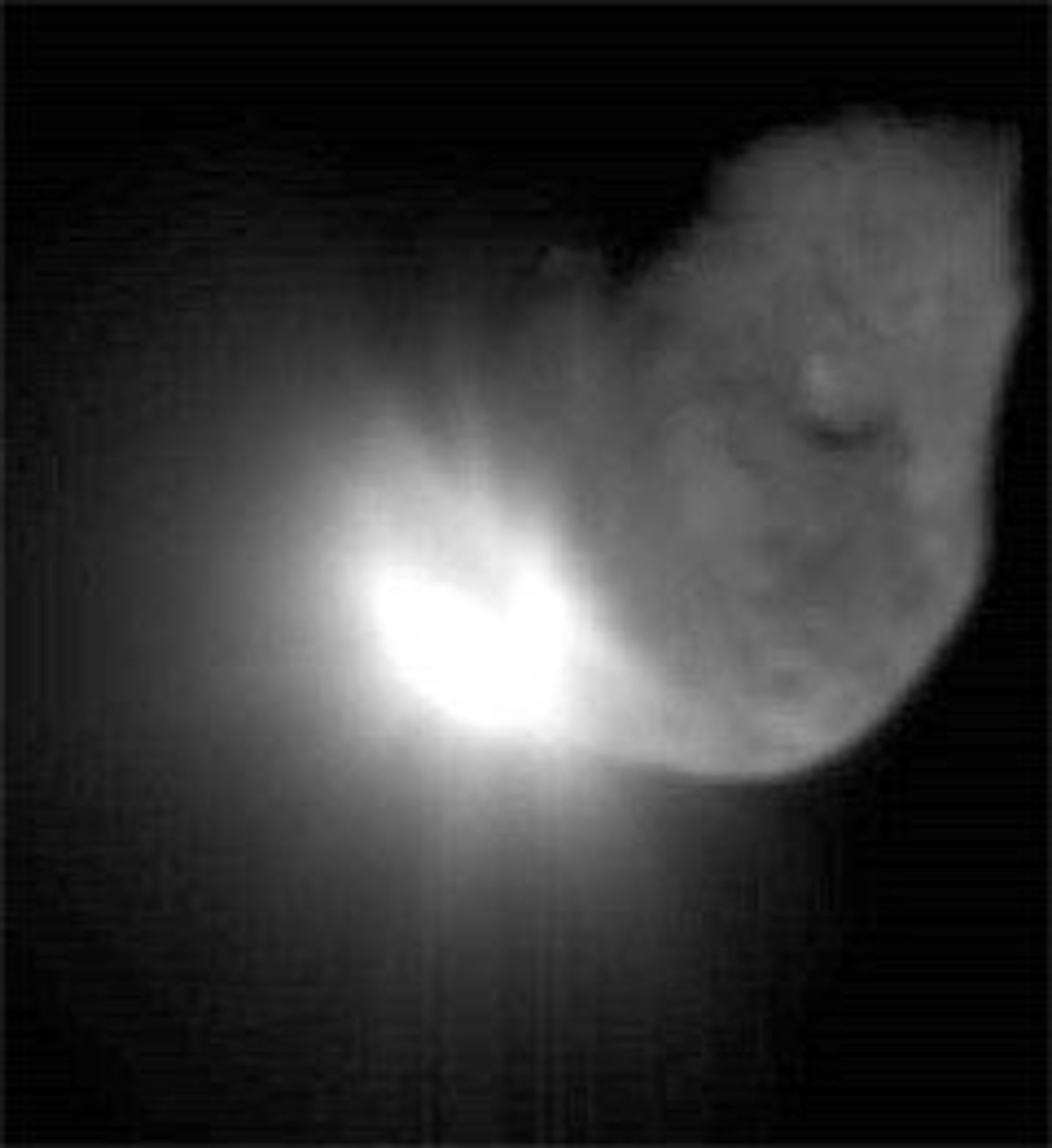 Komethammeren Impactor laget et enormt lysglimt da den traff kometen Temple 1 med en hastighet på 10 km/s i dag morges. Foto: Nasa