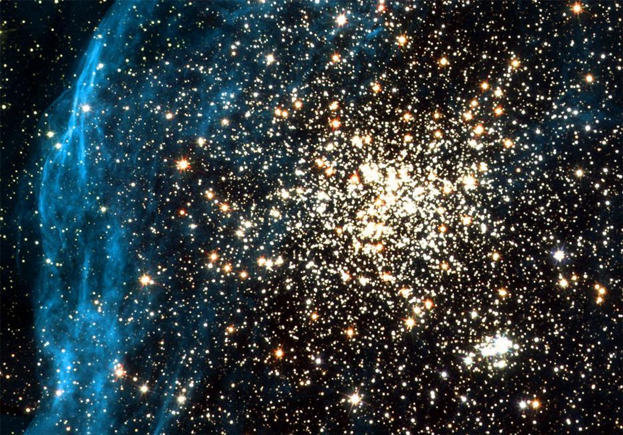 SPEKTAKULÆRT: Hubble-bilde av en flott dobbel stjernehop.